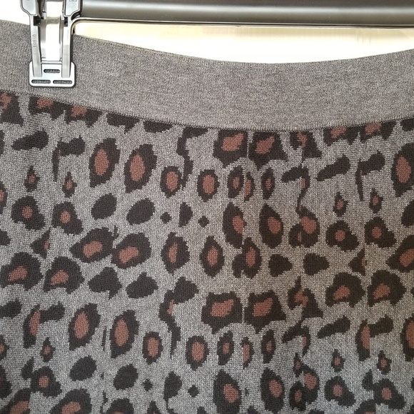 Ann Taylor grey leopard print skater skirt size S - Picture 2 of 6
